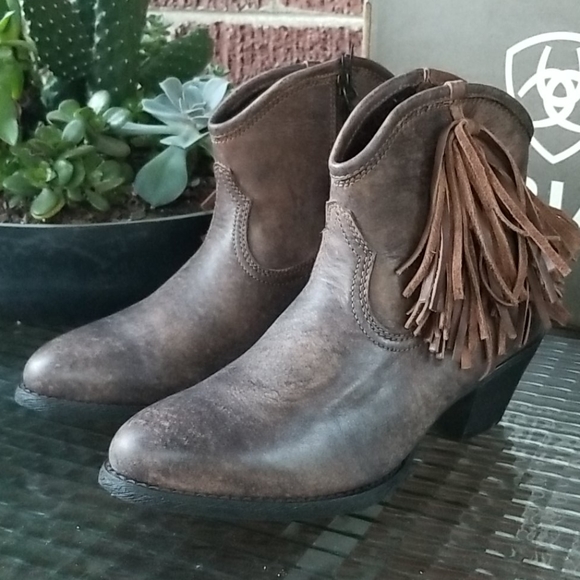 ariat duchess